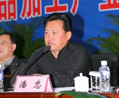 省科技厅潘忠副厅长和大庆市任贵生副市长为联盟揭牌理事会员单位